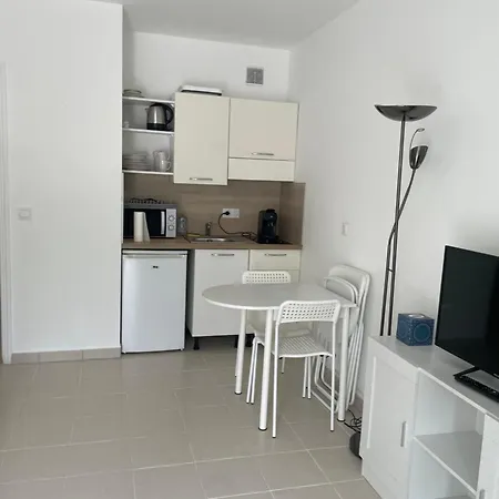 Queens Garden Apartment Menton